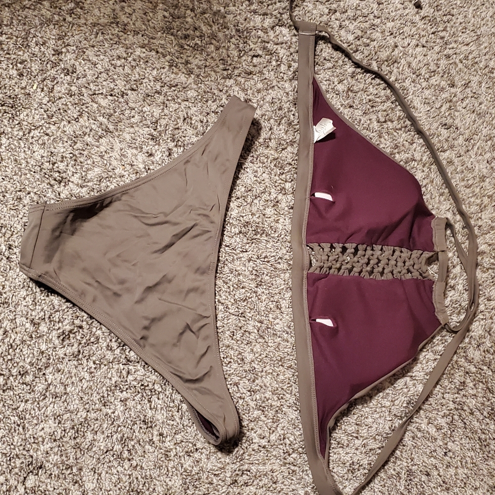 Bikini - Picture 3 of 5